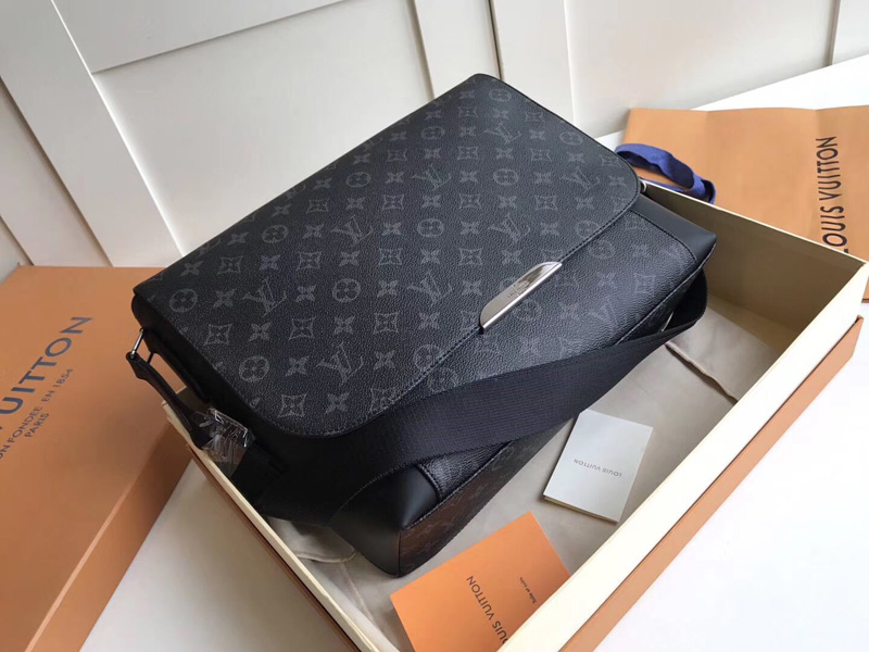 M40539 LV x 藤原浩閃電聯名Fragment Design系列 男士斜挎包 中號