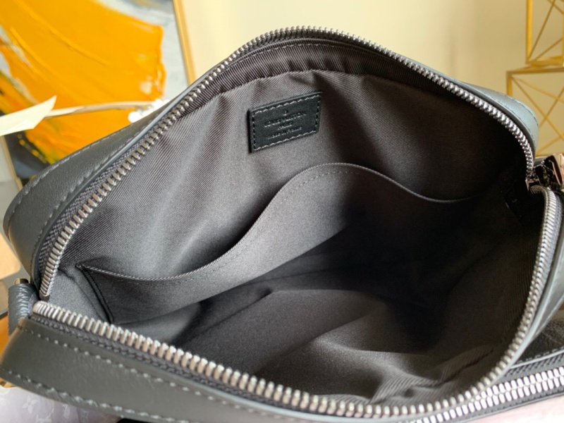 M69443 LV Trio 郵差包 Monogram Eclipse 帆布男包 黑花