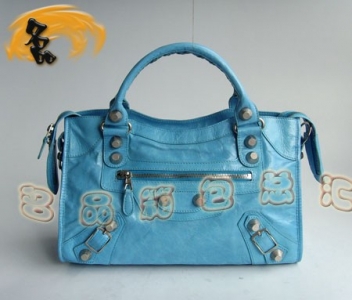 084332A BLENCIAGA{ɫţƤrŮʿ ҙC܇ BLENCIAGAб