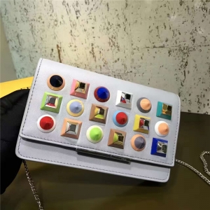 FENDI ҵ СţƤɫTᔰ 朗l  ɫ