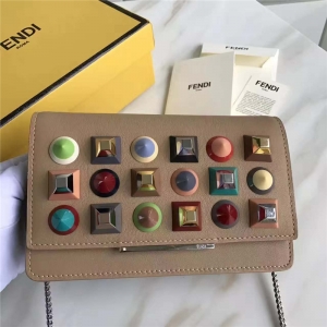 FENDI ҵ СţƤɫTᔰ 朗l ɫ