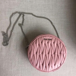 MiumiuŮ 2017ٷ¿ ݳƷ 피M(jn)ھdƤ