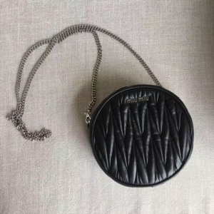 Miumiu Ů 2017¿ ݳƷ 피M(jn)ھdƤ