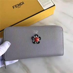 FENDI ҵ СţƤCRAYONS 2017¿ bpɫƤﻨLX ɫ