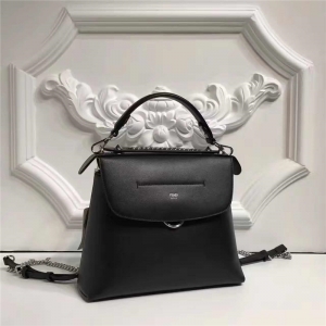 Fendi ҵ T_ͬ BACK TO SCHOOLϵ μб ɫ