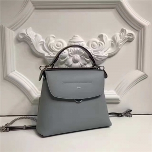 Fendi ҵ T_ͬ BACK TO SCHOOLϵ μб ɫ