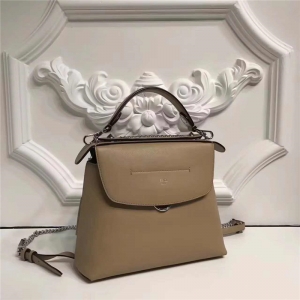 Fendi ҵ T_ͬ BACK TO SCHOOLϵ μб ɫ