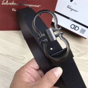 FerragamoĽ pԭƤ ʿb ̄e ֦yڿ