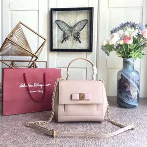 21F570 FerragamoƸĽ ± VaraY(ji) С̖(ho) w 