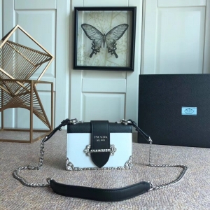 1BD018 Pradaμ 피ʯ rŮʿe PradaŮ MţƤ ɫ