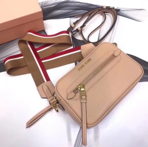 5BH116 ¿C(j) ɽƤ L μб ɫ