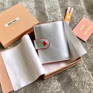 5MV016 MIUMIU  LOVEϵ pɫƤ XA yɫ