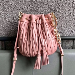 5BE014 MIUMIU ¿ BUCKET BAG Ƥް Ͱΰ ɫ