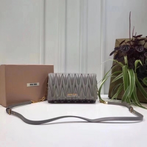 5BH017 MIUMIU ¿ ƤỨ͹y w ɫ