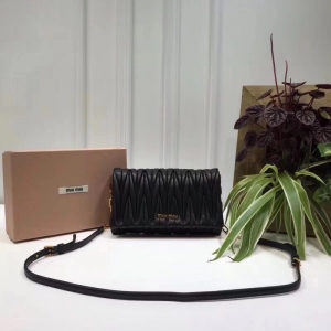 5BH017 MIUMIU ¿ ƤỨ͹y w ɫ