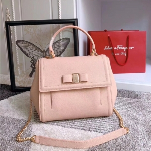 21G697 FerragamoƸĽ VaraY ̖ ƼyţƤ w 