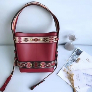 Dior OdeoŮ 2019¿ СţƤ ׁL ϊWҰ CˮͰ t