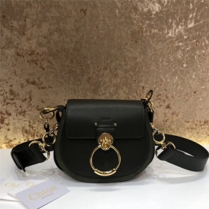 Chloe  ChloeСi Tessִ СţƤƤ ChloeŮ 