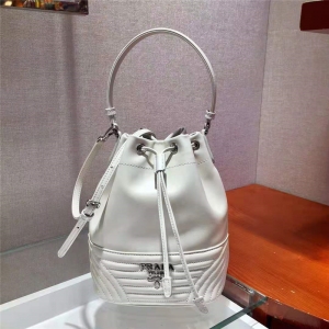 1BH038 PradaŮ _(d) Wp СţƤб PradaˮͰ ɫ