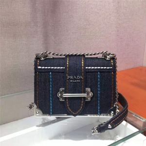 1BD045 Prada cahier  g澀O(sh)Ӌ(j) ִ _(d)μб 