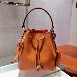 1BE032 Prada_(d) Ůʿeμ ʮּyţƤ PradaбˮͰ ɫ