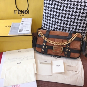8BR778 FENDIҵ ɫƤ̖ɫƤｉμ Fendi
