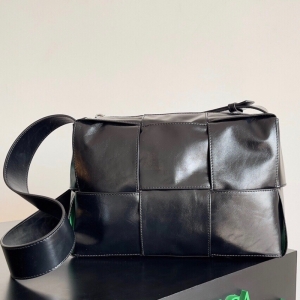 Bottega Veneta  IntreccioܛƤб BV ArcoC ɫ