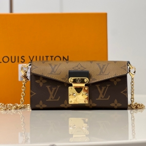 M00991 LV BITSY POUCH  2023 Cruise 紺ϵпڼt耳װ S