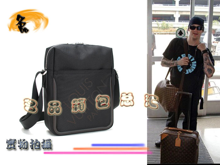 M93042 LV最新款 LV帆布系列 LV男包 LV單肩包 LV限量版