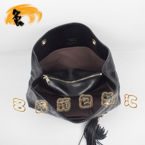 M95827 LV最新款 LV手提包 LV流行女包 LV單肩包 LV經(jīng)典款 LV包包