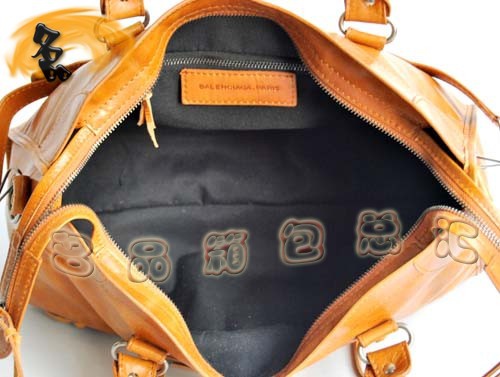 L084332 巴黎世家經(jīng)典款 機(jī)車(chē)包 BLENCIAGA斜挎包 BLENCIAGA時(shí)尚女士手提包