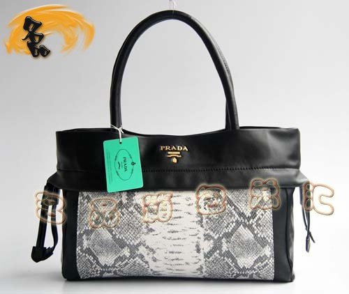 5629 Prada新款蟒蛇紋 單肩包 Prada最新款 Prada休閑女包 黑色