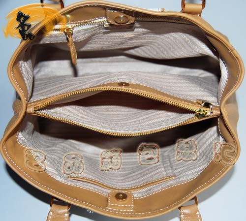 29150 Prada手提包 新款上市 普拉達經典款網孔皮時尚休閑女包 杏配白