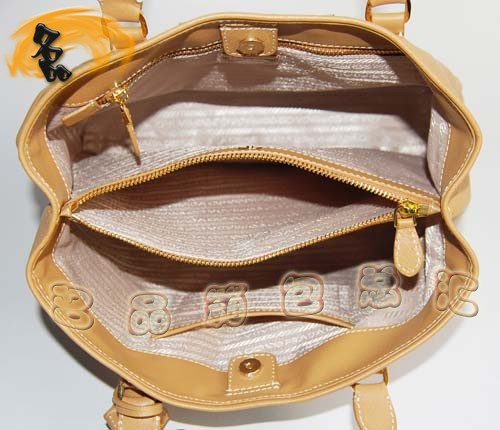 29150 Prada手提包 新款上市 普拉達經典款網孔皮時尚休閑女包 杏配黑