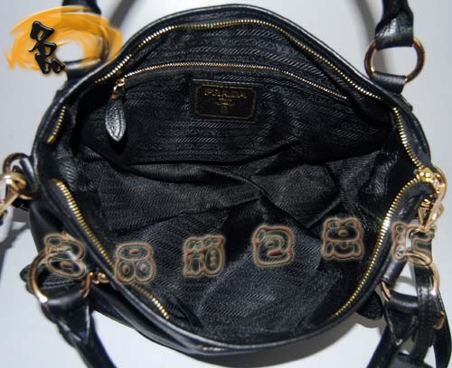 75821 Prada最新款 真皮時(shí)尚休閑女士斜挎包 Prada單肩包 一比一