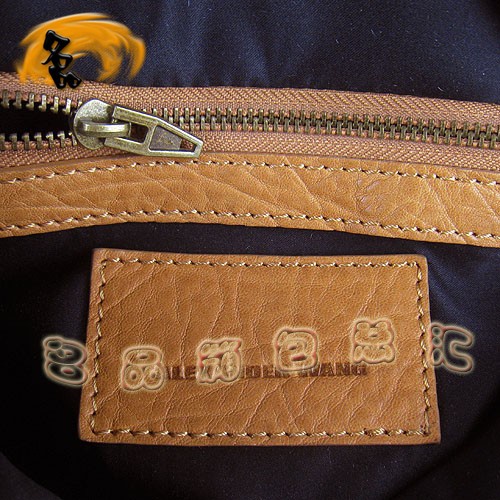 63460 熱賣新款明星酷炫 Alexander Wang/亞利山大王 鉚釘手提包 土黃色