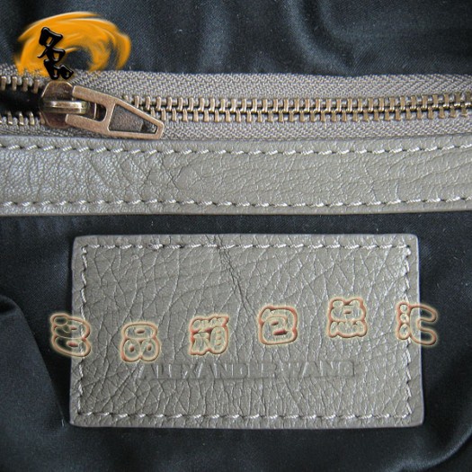 63460 熱賣新款明星酷炫 Alexander Wang/亞利山大王 鉚釘手提包 銀灰色