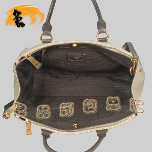 8587 Prada最新款時(shí)尚休閑女包 普拉達(dá)經(jīng)典手提包 Prada斜挎包 黑配灰色