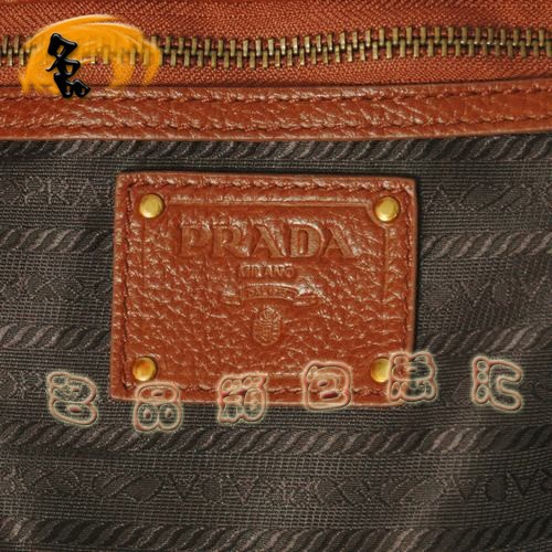 8589 Prada最新款時(shí)尚休閑女包 普拉達(dá)經(jīng)典手提包 Prada斜挎包 啡配黑色