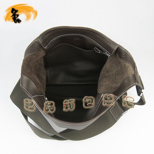 H2801 Hermes最新款 Hermes荔枝紋 愛馬仕斜挎包 進(jìn)口牛皮時(shí)尚休閑女包 深啡色