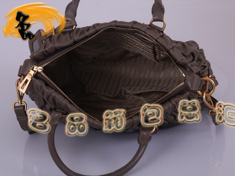 BN1336 普拉達最新款 羊皮褶皺女士休閑包 Prada手提包 Prada斜挎包 卡其色