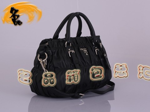 BN1407 正品品質(zhì) 普拉達羊皮女士斜挎包 最新款褶皺系列女包 Prada手提包 黑色