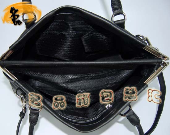 80069 Prada單肩包 普拉達(dá)斜挎包 Prada時(shí)尚休閑包 最新款女包 黑色