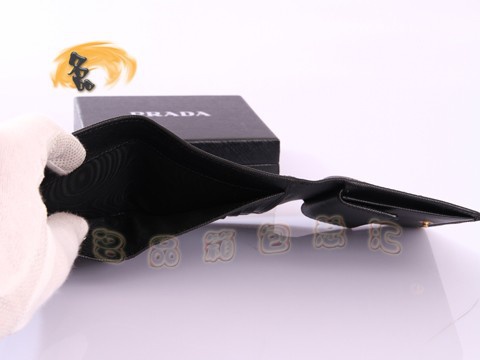1M0176 Prada最新款十字紋牛皮三折錢(qián)包 Prada錢(qián)包 普拉達(dá)錢(qián)夾 Prada女包 黑色