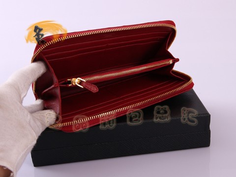 1M0506 Prada最新款褶皺羊皮拉鏈錢包 Prada錢包 普拉達長款錢夾 Prada女包 紅色