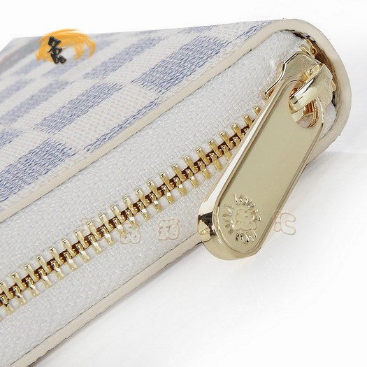 M63006 LV最新款 卡通畫版長(zhǎng)款錢包 LV錢包 白色棋盤格女士錢夾 LV Zippy系列