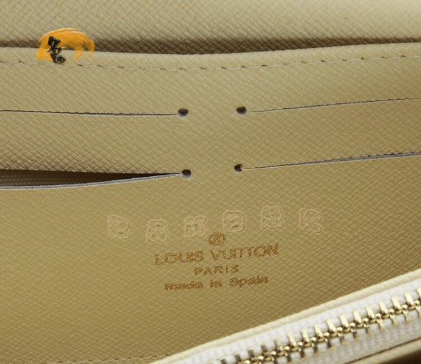 M63006 LV最新款 卡通畫版長(zhǎng)款錢包 LV錢包 白色棋盤格女士錢夾 LV Zippy系列