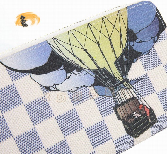 M63006 LV最新款 卡通畫版長(zhǎng)款錢包 LV錢包 白色棋盤格女士錢夾 LV Zippy系列