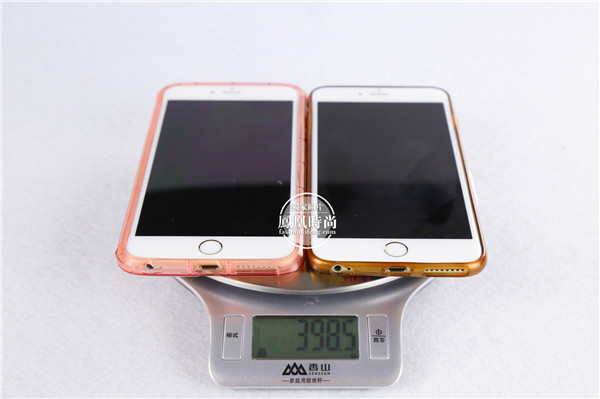 倆臺iphone手機重量