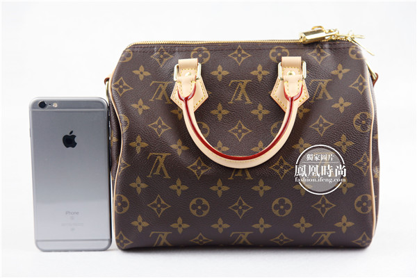 高度、寬度和一臺iPhone 6Plus 對比